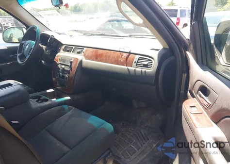 2010 Chevrolet Tahoe Ls z USA, uszkodzony, nr VIN 1GNUKAE09AR172879